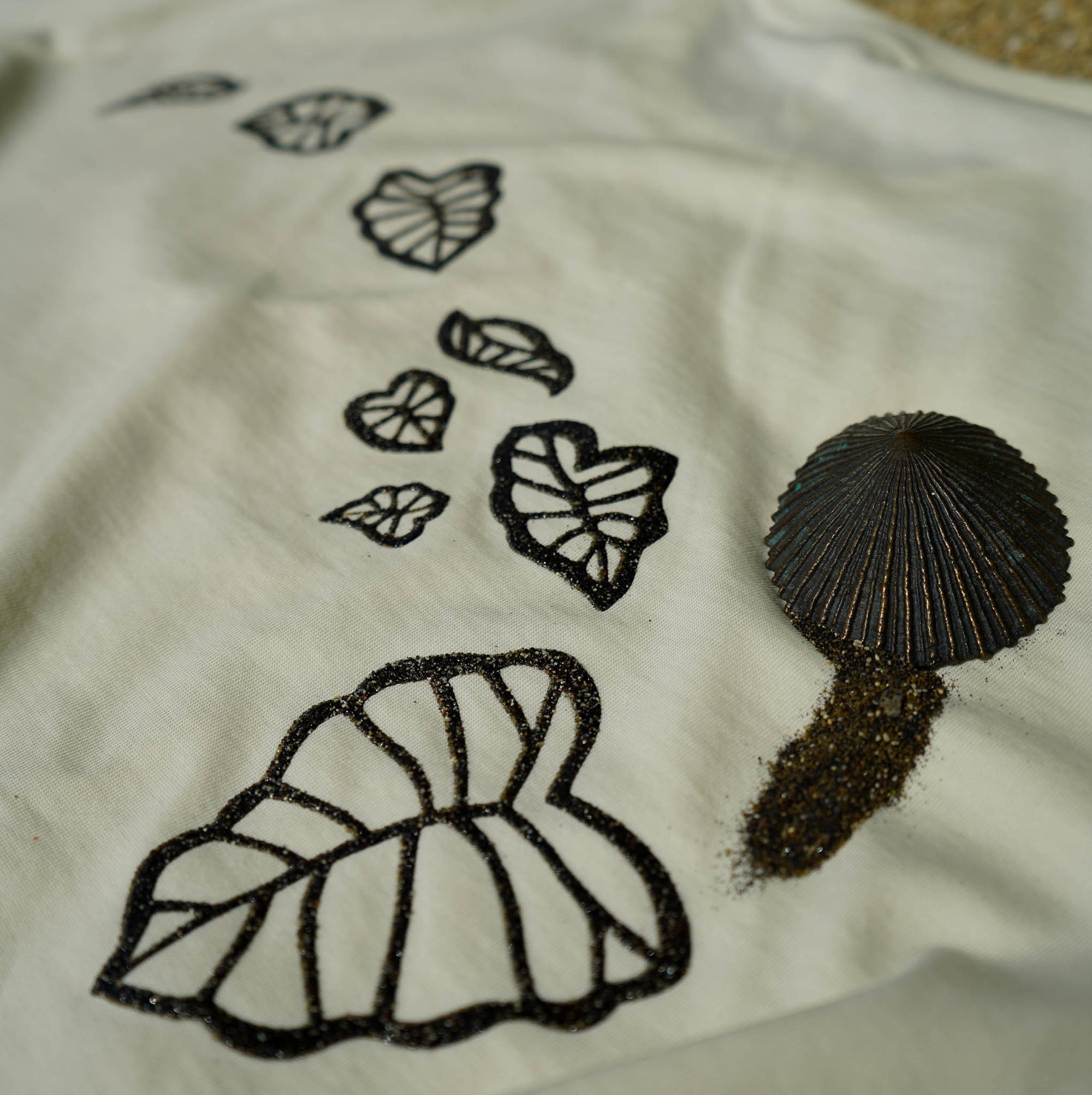 Womens Black Sand - Hawaiian Kalo Islands Natural Tee