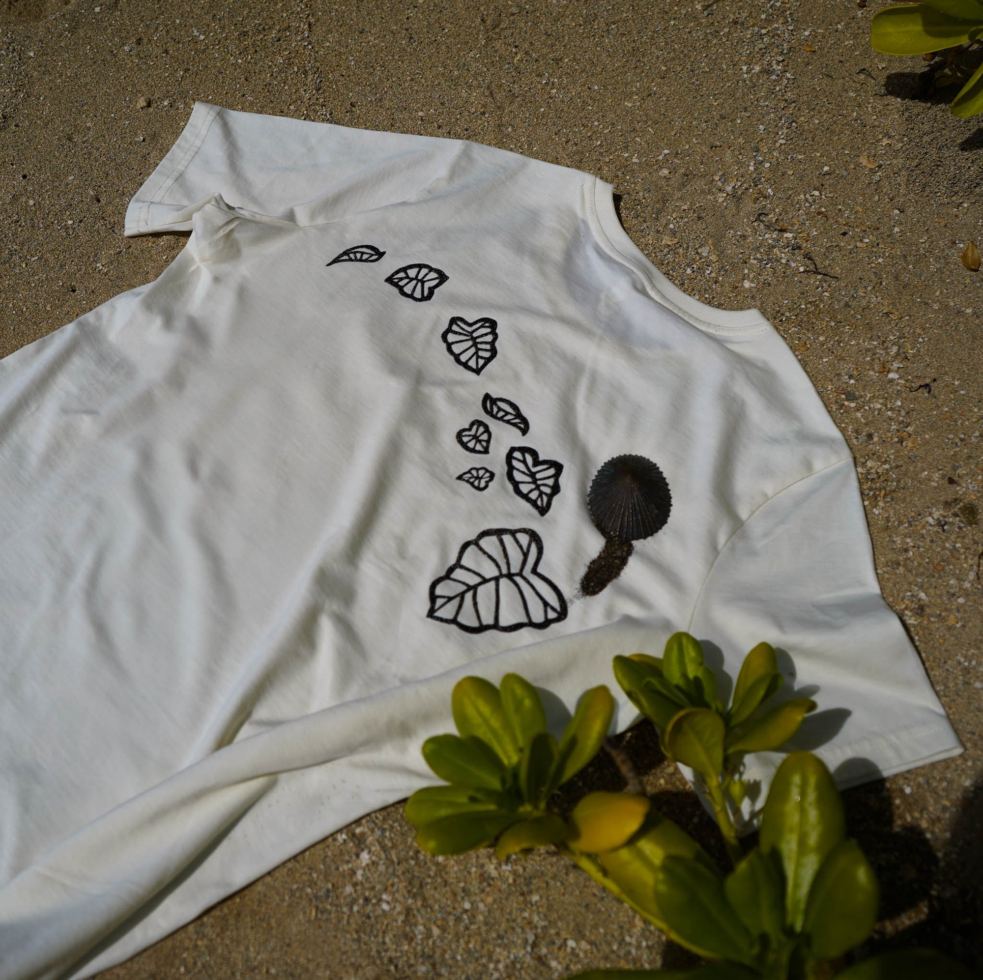 Womens Black Sand - Hawaiian Kalo Islands Natural Tee