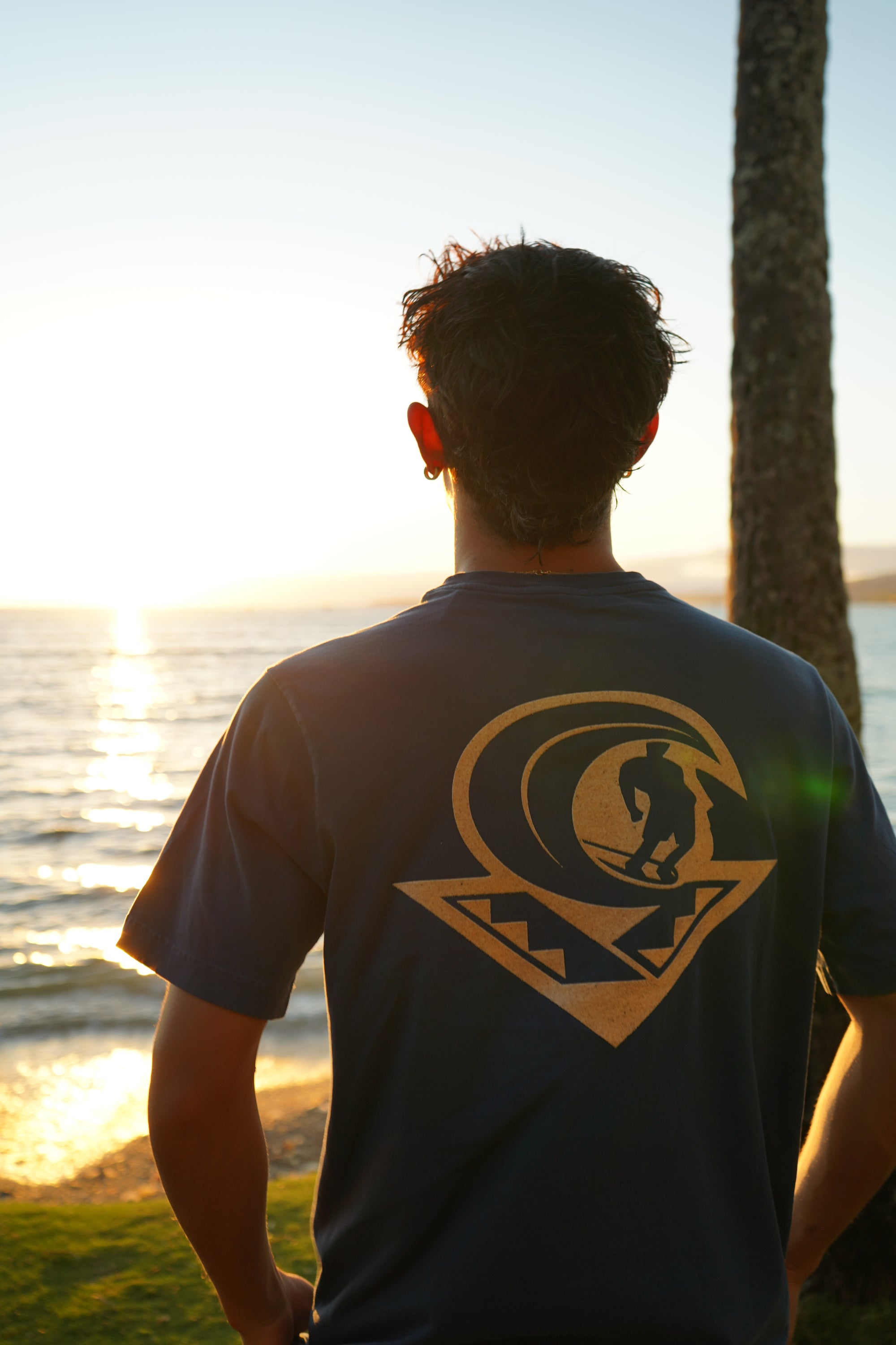 White Sand - Haute Hawaii Wave Logo Blue Tee