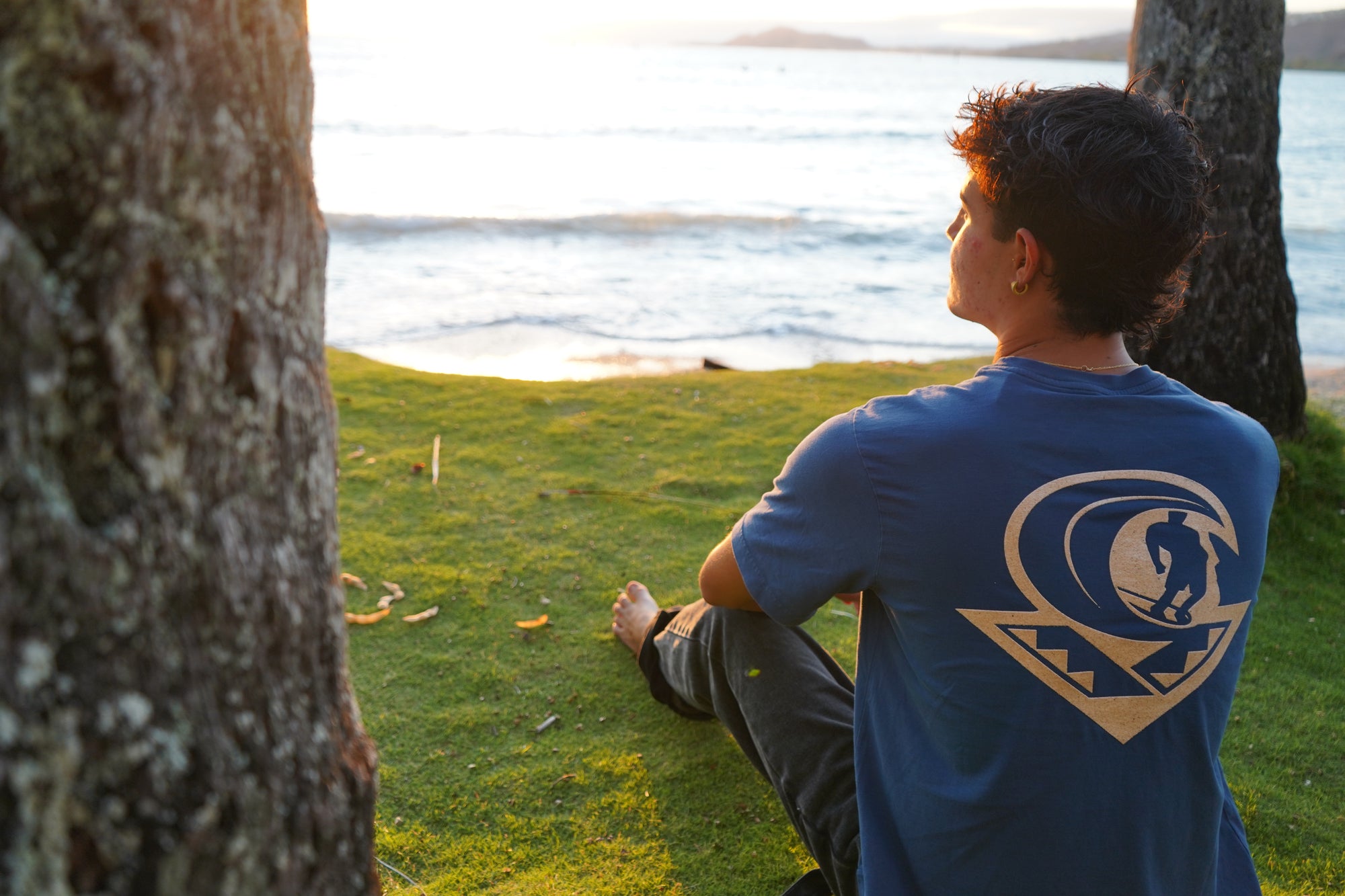 White Sand - Haute Hawaii Wave Logo Blue Tee